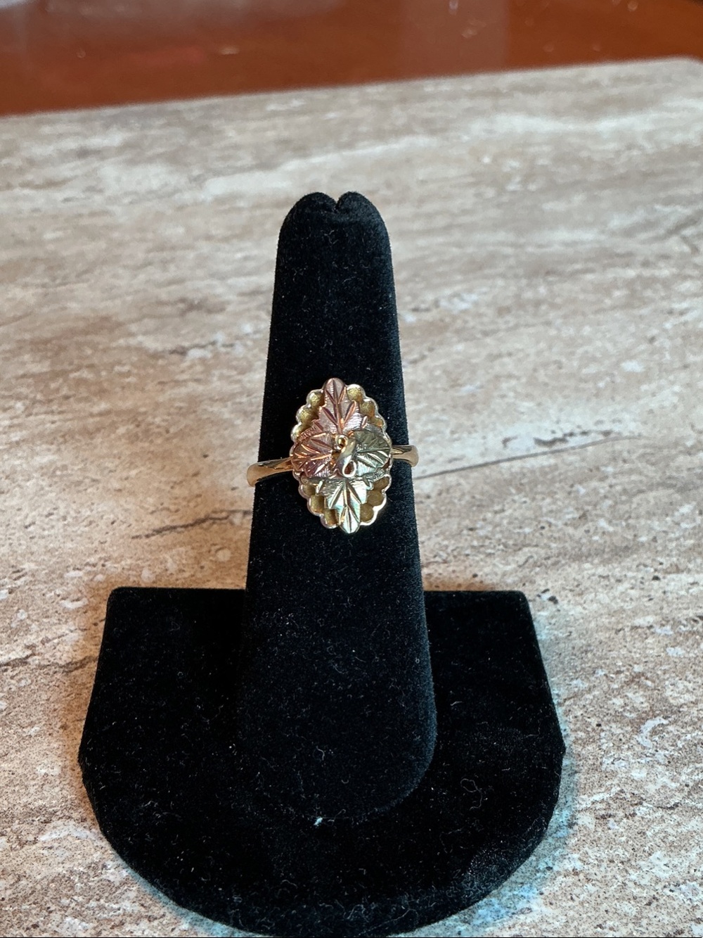 Vintage 10k Tri-Tone black hills gold leaf motif statement ring
